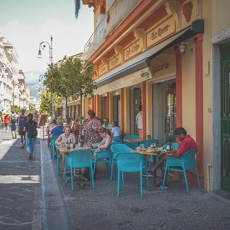 Cafe Latino بيت ضيافة 4*