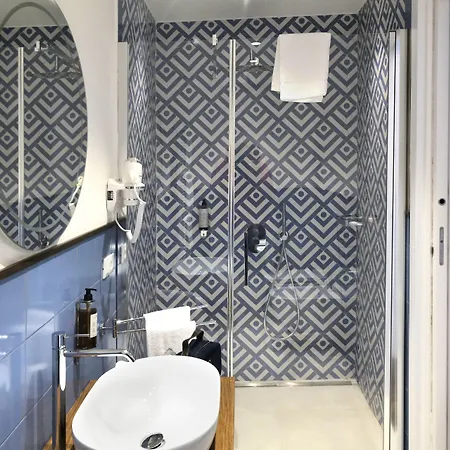 Cafe Latino بيت ضيافة 4*